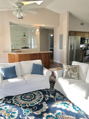 Smart-TV, Kamin, DVD-Player, Musikbibliothek