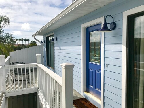 Spacious king size bed beach side and sunny