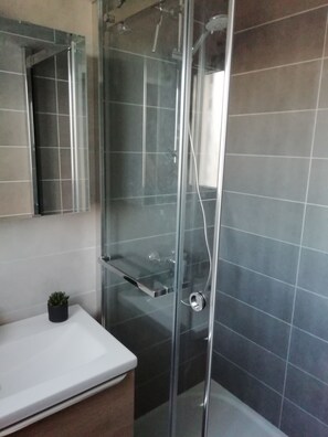 Douche, séchoir à cheveux