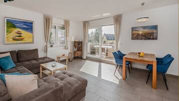 Fernseher, Kamin, Stereoanlage