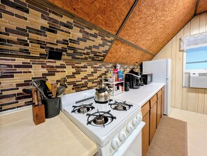 Fridge, microwave, oven, stovetop - The Avondale Attic (Chicago)