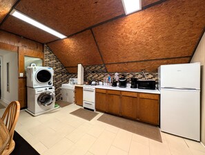 Fridge, microwave, oven, stovetop - The Avondale Attic (Chicago)