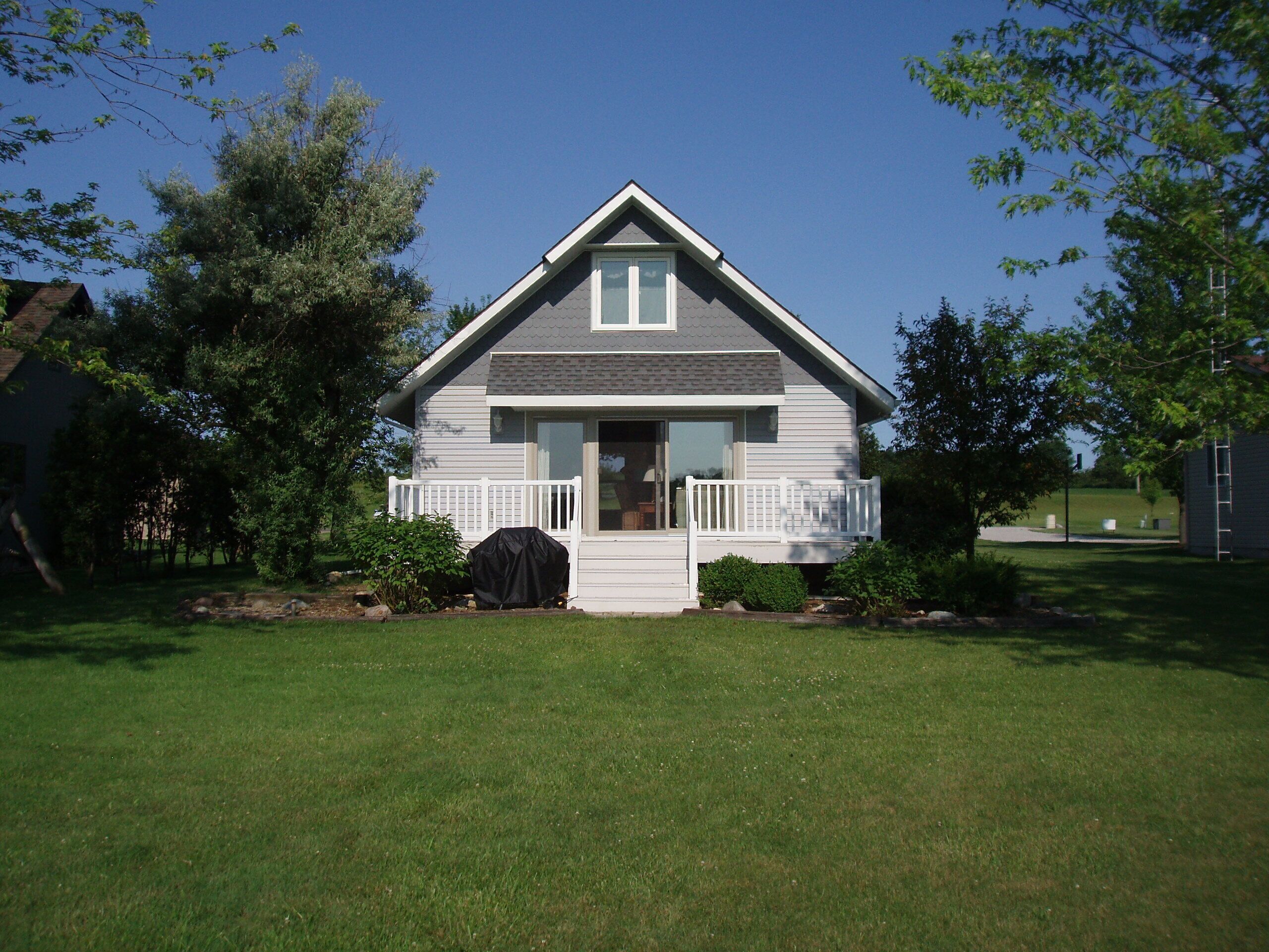 The Lake is Calling!  Lakefront Cottage Rental on Clear Lake, Indiana