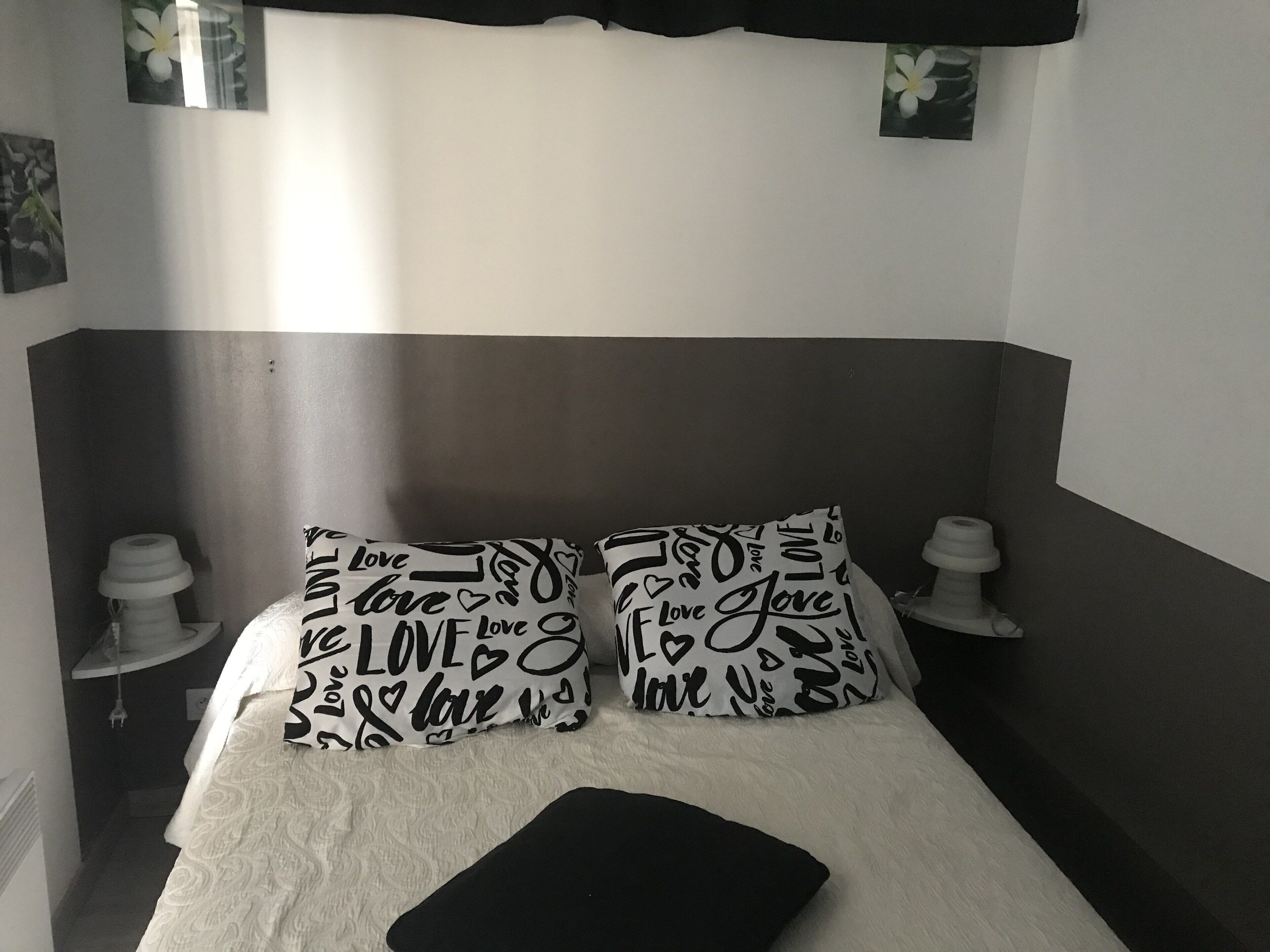 2 bedrooms, travel crib