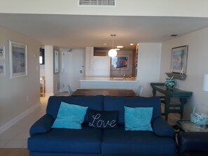 テレビ、DVD プレーヤー