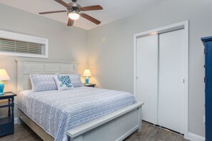 2 habitaciones, tabla de planchar con plancha, wifi y ropa de cama