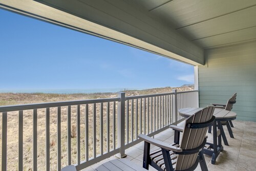 First Flight Retreat 105: Oceanfront, Shared Pool