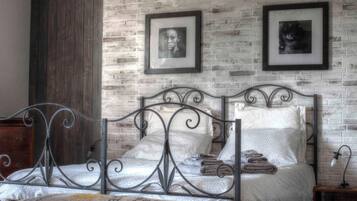 3 Schlafzimmer, Schreibtisch, Bügeleisen/Bügelbrett, Reisekinderbett