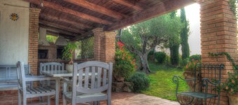 Sarkeep - Villa Immersed in the vineyards of Taurasi