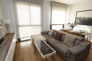 TV - Penthouse Apartment & Pool Malaga Center  (Malaga)