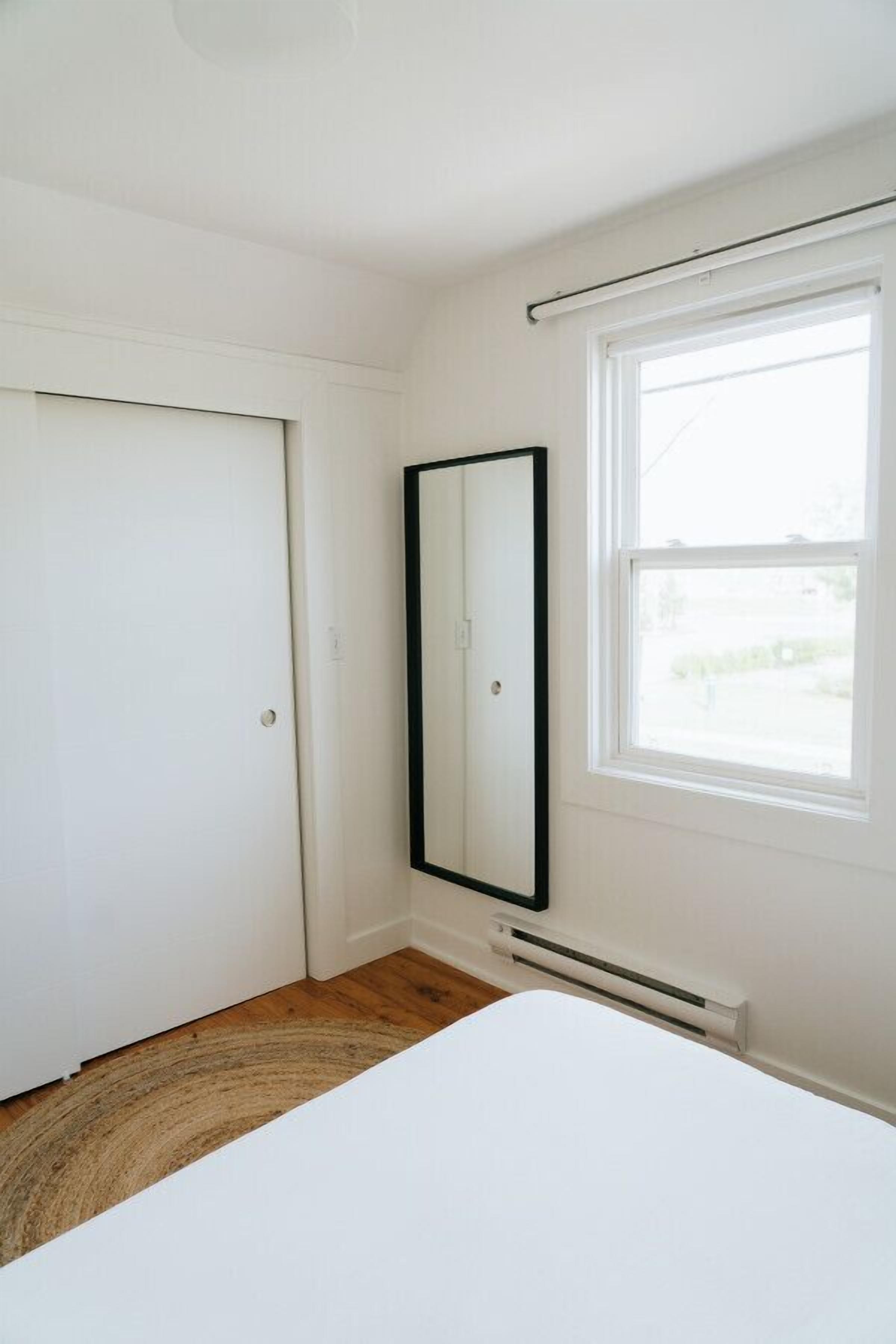 2 bedrooms, desk, iron/ironing board, travel crib