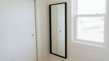 2 bedrooms, desk, iron/ironing board, travel crib