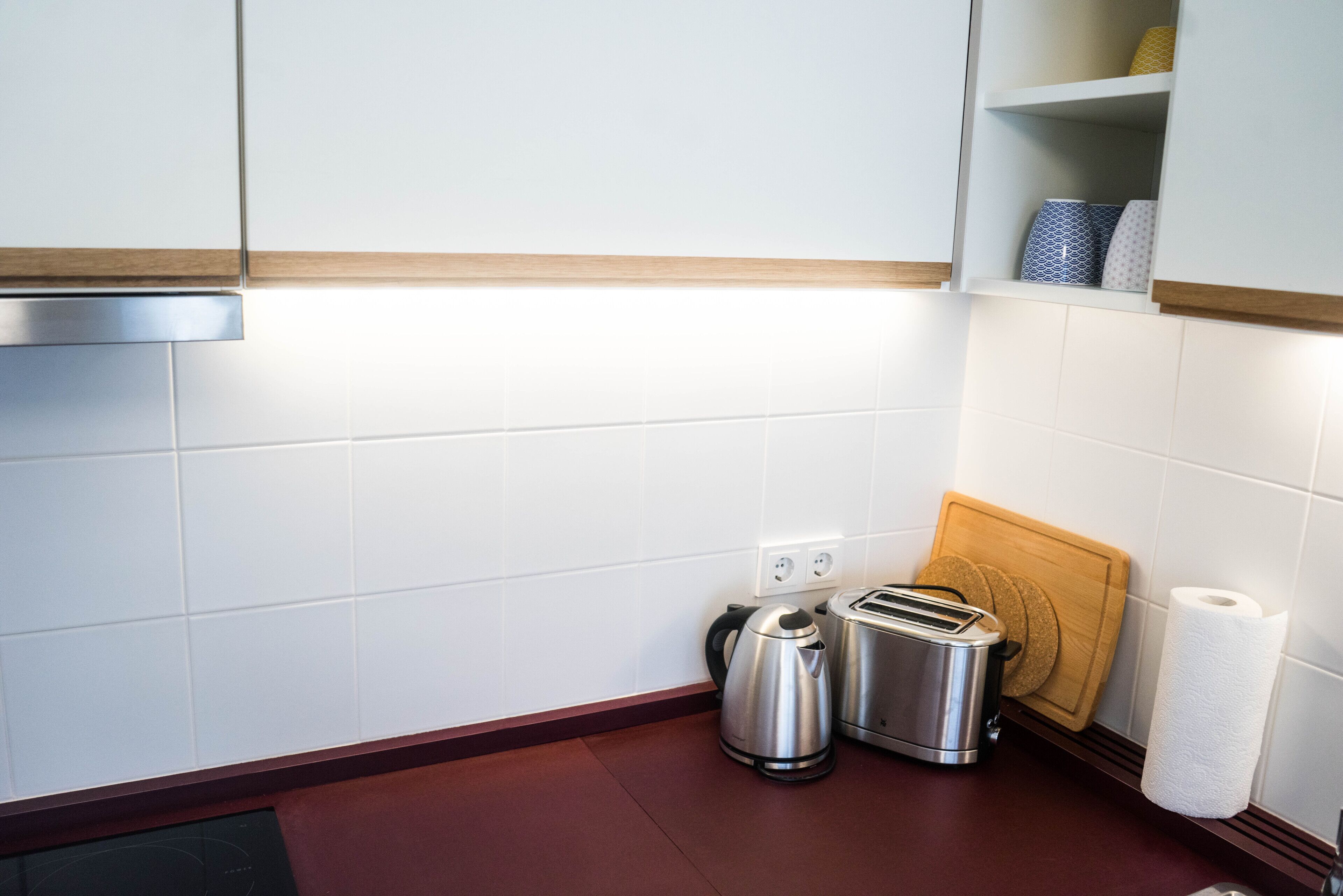 Køleskab, mikrobølgeovn, kogeplade, opvaskemaskine