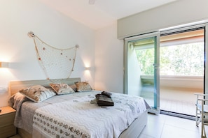 4 Schlafzimmer, Zimmersafe, Schreibtisch, Bügeleisen/Bügelbrett