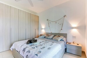 4 bedrooms, in-room safe, desk, iron/ironing board - RICCIONE with BEACH and AQUAPARK INCLUDED /BEACH and AQUAPARK included !!! (Riccione)
