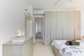 4 habitaciones, caja de seguridad en la habitación y escritorio