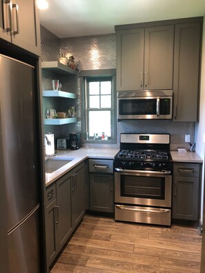 雪櫃、微波爐、焗爐、咖啡機/沖茶器