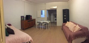 1 habitación, tabla de planchar con plancha, wifi y ropa de cama 