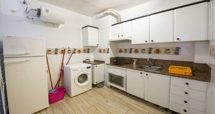 Nice apartment in the historic and commercial center of Reus.