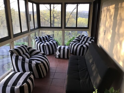 Henkeäsalpaavat vuoristomaisemat Shawnee Valley -hiihtokeskuksesta.