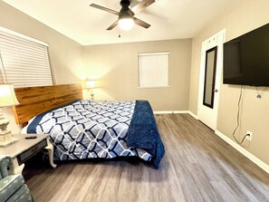 4 bedrooms, iron/ironing board, WiFi, bed sheets