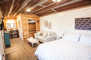 1 chambre, surmatelas, fer et planche à repasser, draps fournis