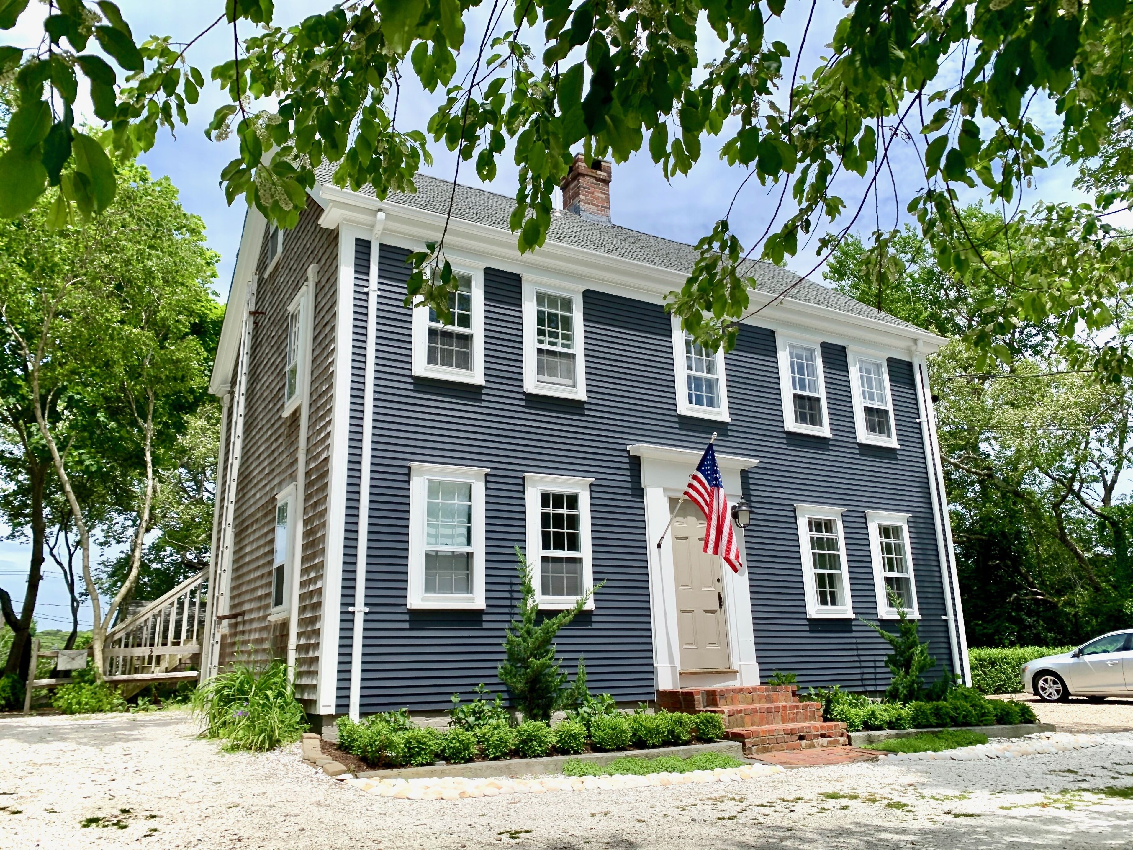 Big, Bright, Town Center, 2 Decks, A/C, BBQ, W/D, Fireplace, NEW Bath