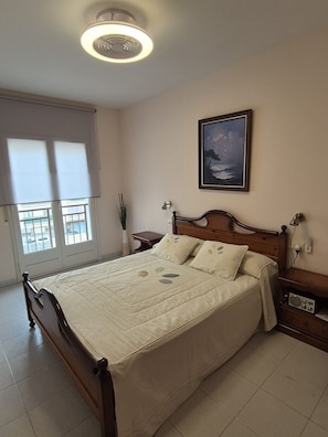 3 Schlafzimmer, Bügeleisen/Bügelbrett