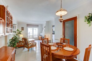 Dining - FRANCESC MACIA 57 3B  Roses (Rosas / Roses)