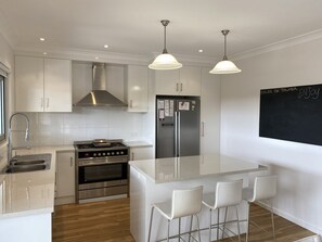 Fridge, microwave, dishwasher, toaster - Relax on Tolmer - Great for two families (Robe)