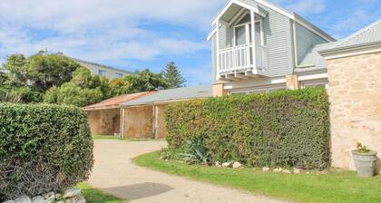 Criterion Cottage - An oldie but a goldie. Pet Friendly - Inside