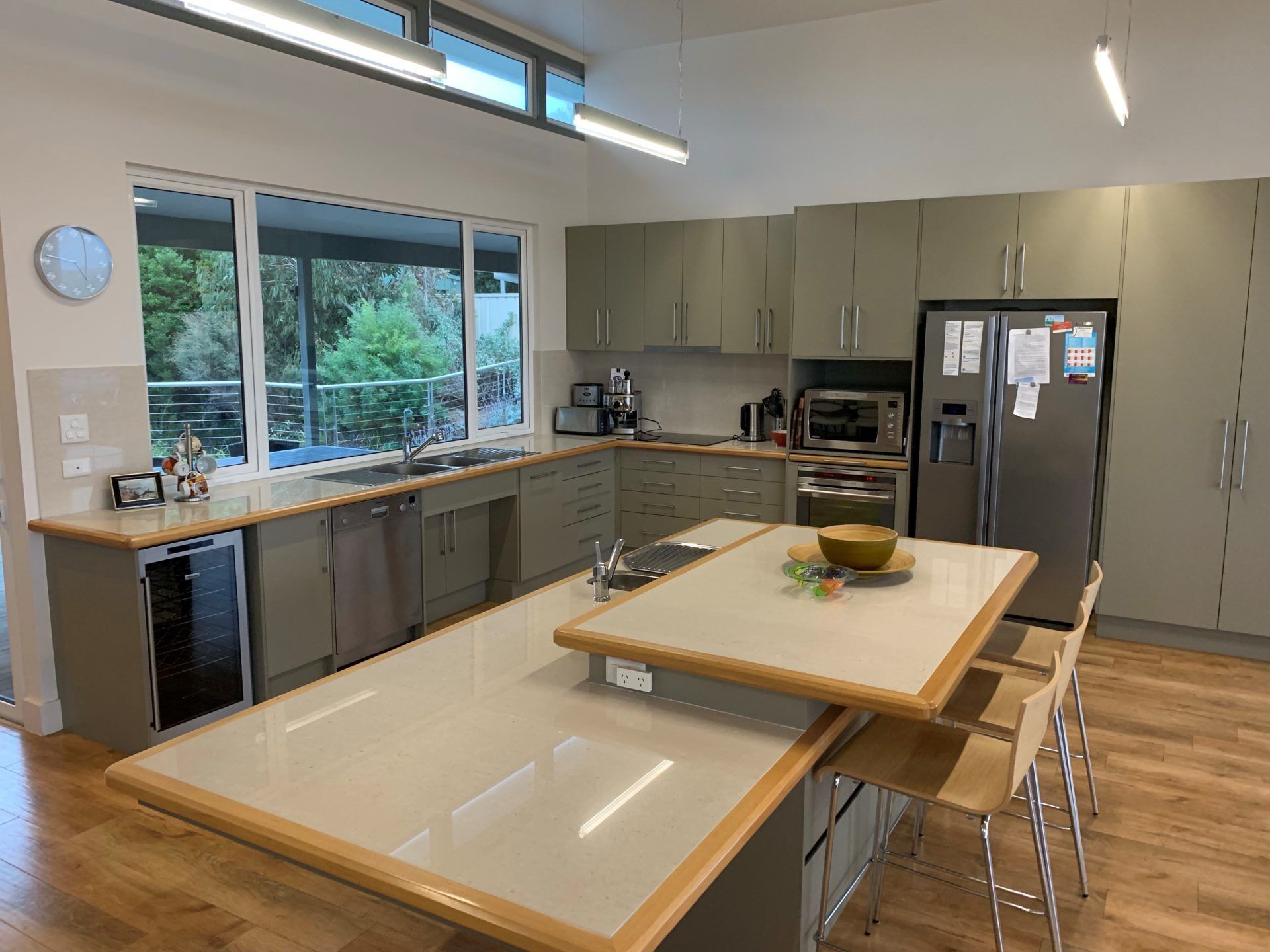 Kühlschrank, Mikrowelle, Geschirrspüler, Toaster