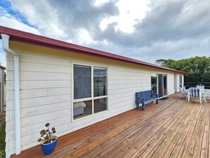 Outdoor dining - Miramare - Fantastic Family Holiday Home (Robe)