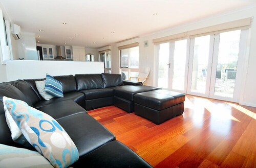 Latitude 37 - Large expansive deck - Pets Welcome - Outside Only