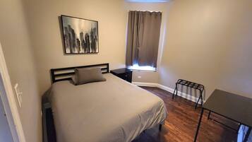 3 habitaciones, escritorio, tabla de planchar con plancha y wifi