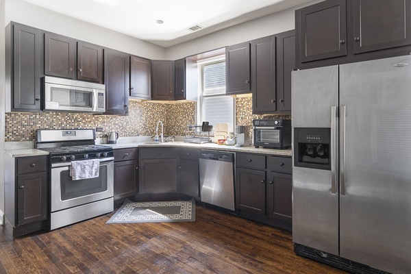 Geladeira, micro-ondas, fogão, cooktop