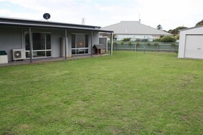 Exterior - Sun on Sanders - Modern 2 br house close to main street. Pet Friendly Outside (Robe)