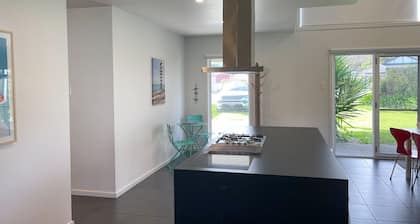 Sun on Sanders - Modern 2 br house close to main street. Pet Friendly Outside