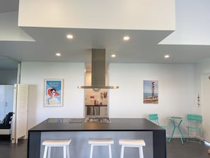 Fridge, microwave, dishwasher, toaster - Sun on Sanders - Modern 2 br house close to main street. Pet Friendly Outside (Robe)