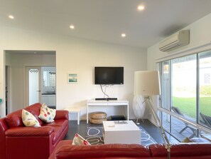 Living area - Sun on Sanders - Modern 2 br house close to main street. Pet Friendly Outside (Robe)