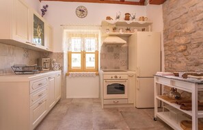 Kühlschrank, Herdplatte, Geschirrspüler