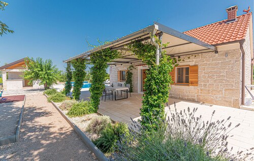 Pet friendly home in Pakovo Selo