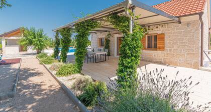 Pet friendly home in Pakovo Selo