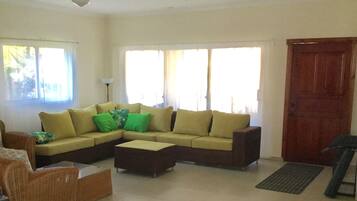 Rumah | Ruang keluarga | TV layar datar