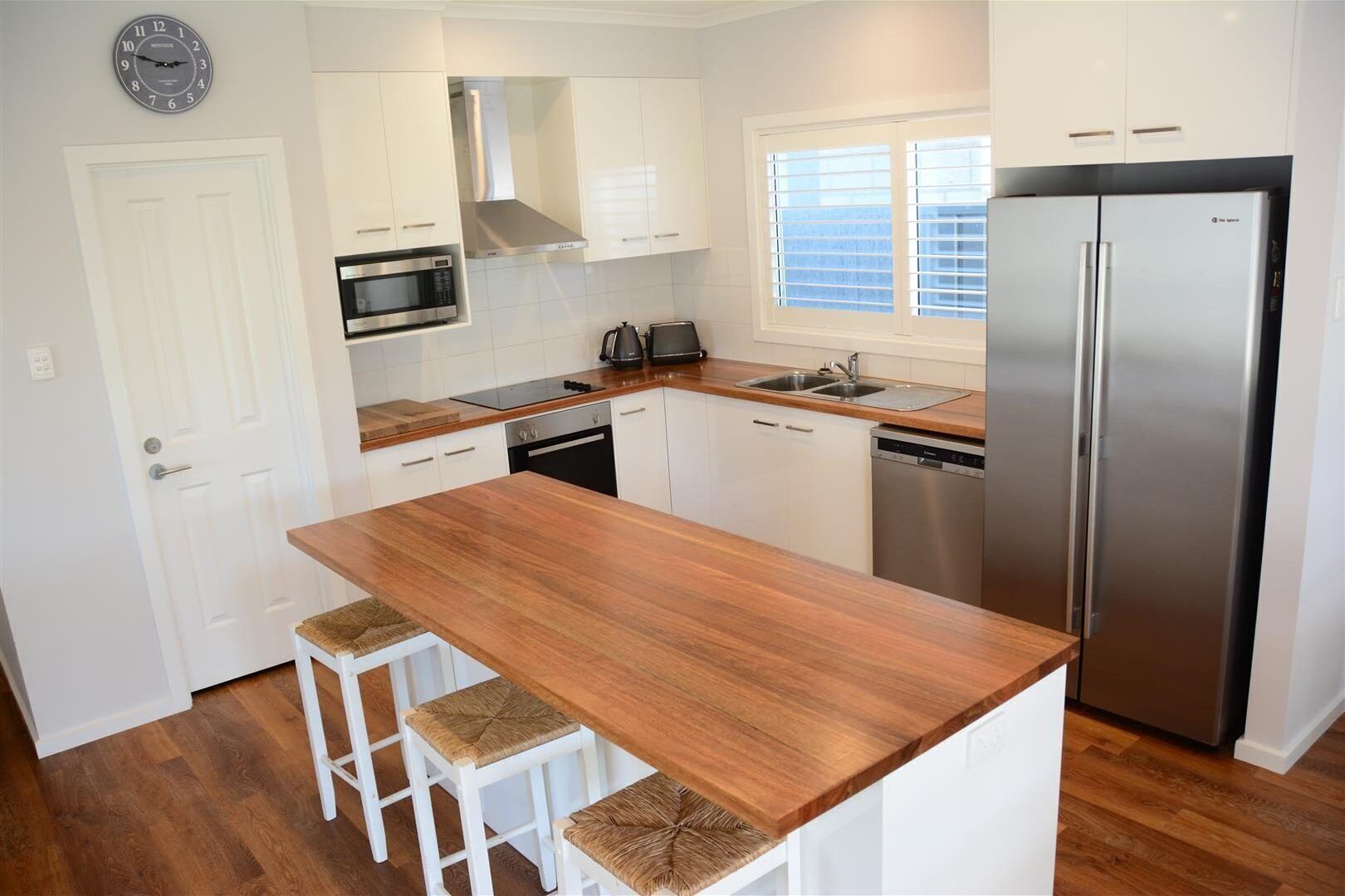 Frigorifero, microonde, lavastoviglie, tostapane