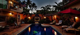 1BED/1BATH~ZONA DORADA~1 BLOCK to BEACH~FULL KITCHEN~HEATED POOL~A/C~LAUNDRY