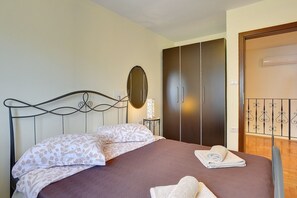 3 bedrooms, desk, free WiFi, bed sheets - Comfortable villa with private pool near sandy beach (Medulin)