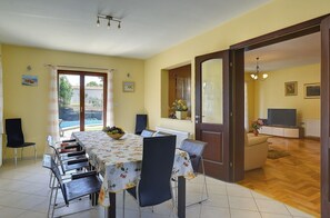 Dining - Comfortable villa with private pool near sandy beach (Medulin)