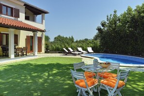 Pool - Comfortable villa with private pool near sandy beach (Medulin)