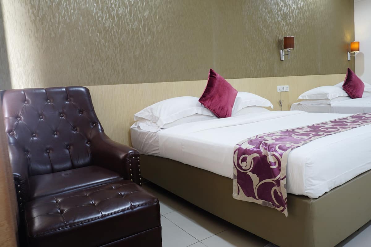 Select Comfort beds, desk, laptop workspace, blackout curtains